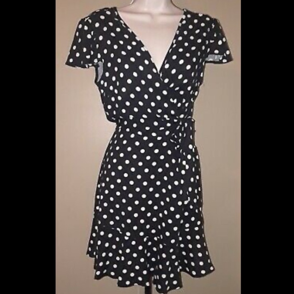 Cute polka dot mini wrap dress!